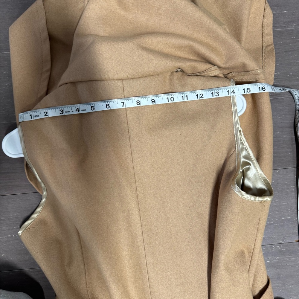 Cape Coat Button Belted Front Beige
SZ S/M - Picture 14 of 16